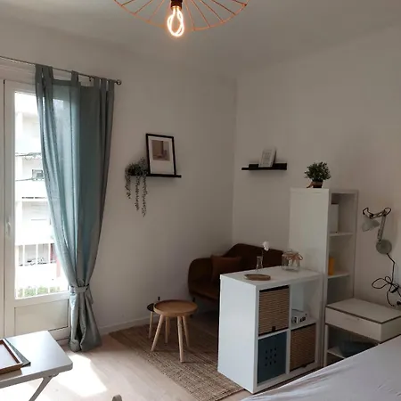 公寓 Entierement Equipe Avec Balcon Et Acces Jardin *