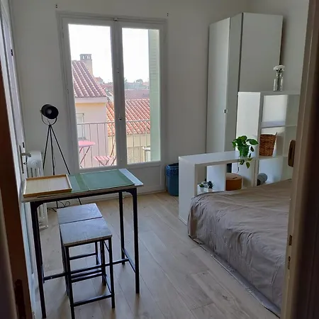 Entierement Equipe Avec Balcon Et Acces Jardin 公寓 *