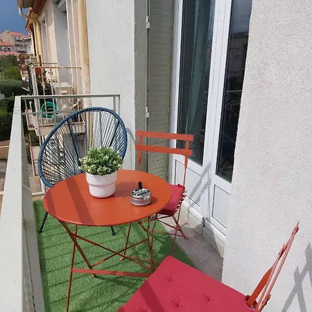 شقة Entierement Equipe Avec Balcon Et Acces Jardin