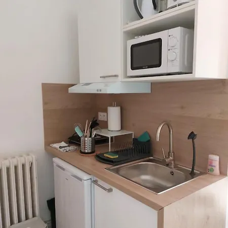 公寓 Entierement Equipe Avec Balcon Et Acces Jardin *
