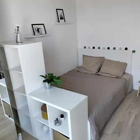 Entierement Equipe Avec Balcon Et Acces Jardin شقة *