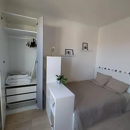 公寓 Entierement Equipe Avec Balcon Et Acces Jardin *