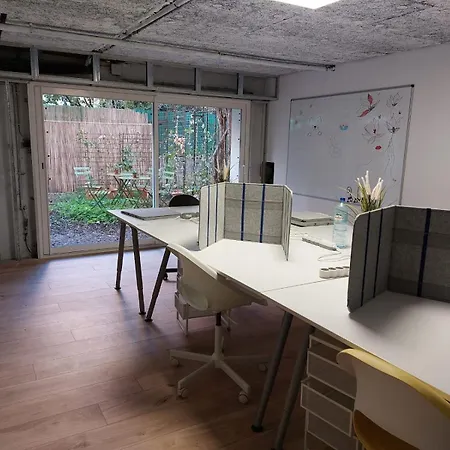 Entierement Equipe Avec Balcon Et Acces Jardin 佩皮尼昂
