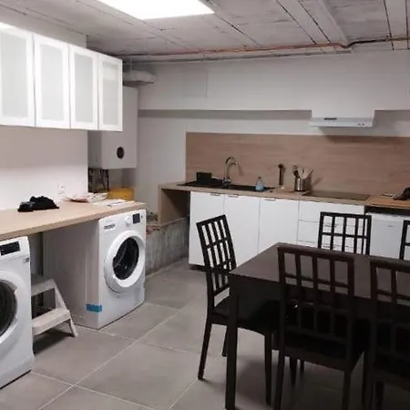 Entierement Equipe Avec Balcon Et Acces Jardin * بيربينيو
